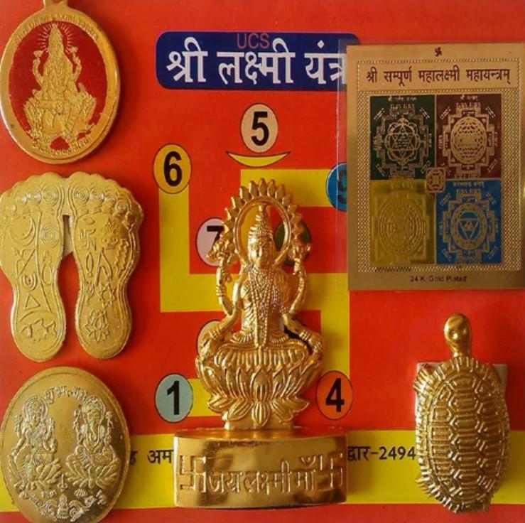 Shree Laxmi Yantra Set With Laxmi Chalisa & Maha Laxmi Chalisa Jewellery