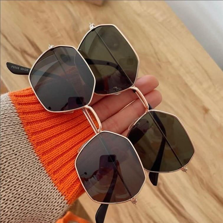 Suga Octagon Round Black Sunglass Accessories